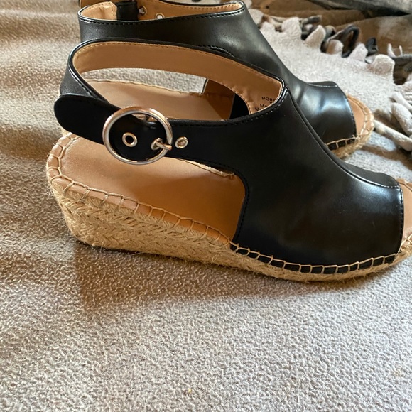 Sandals - Picture 2 of 3